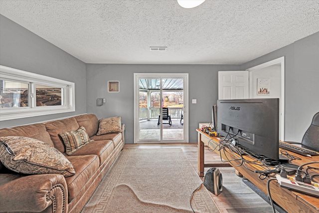 218 Twin Chimneys DR, Wirtz, VA 24184