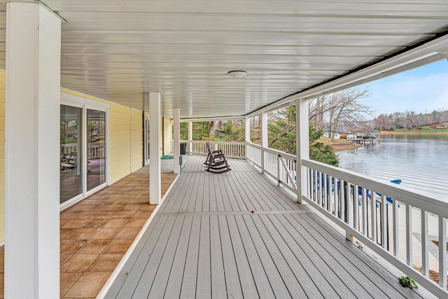 218 Twin Chimneys DR, Wirtz, VA 24184