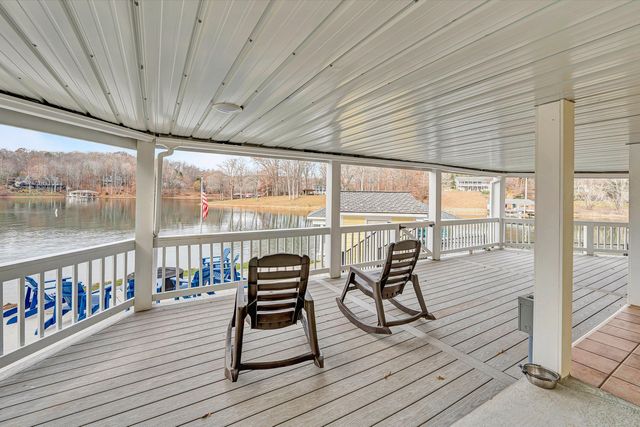 218 Twin Chimneys DR, Wirtz, VA 24184