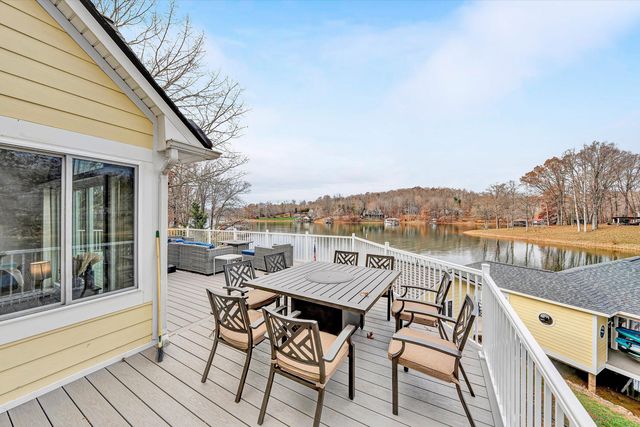 218 Twin Chimneys DR, Wirtz, VA 24184