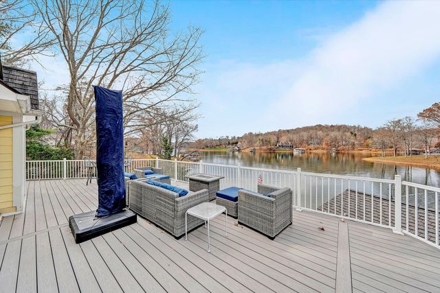 218 Twin Chimneys DR, Wirtz, VA 24184