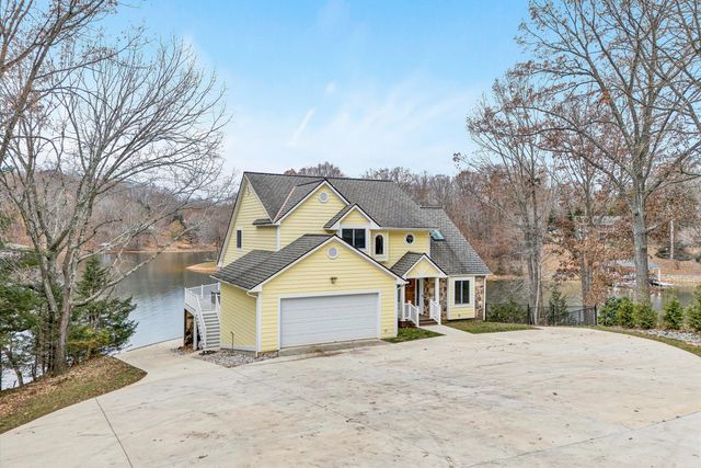 218 Twin Chimneys DR, Wirtz, VA 24184