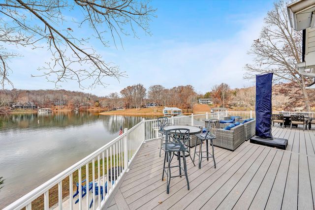 218 Twin Chimneys DR, Wirtz, VA 24184