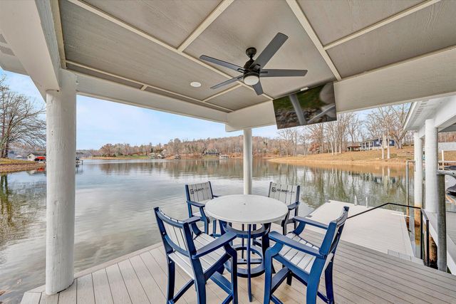 218 Twin Chimneys DR, Wirtz, VA 24184