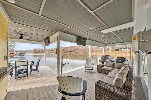 218 Twin Chimneys DR, Wirtz, VA 24184