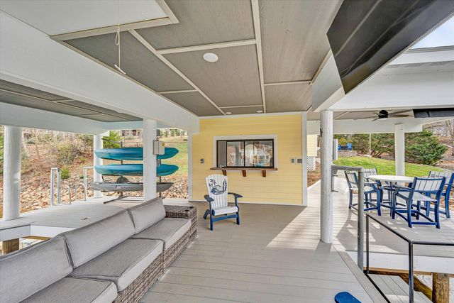 218 Twin Chimneys DR, Wirtz, VA 24184