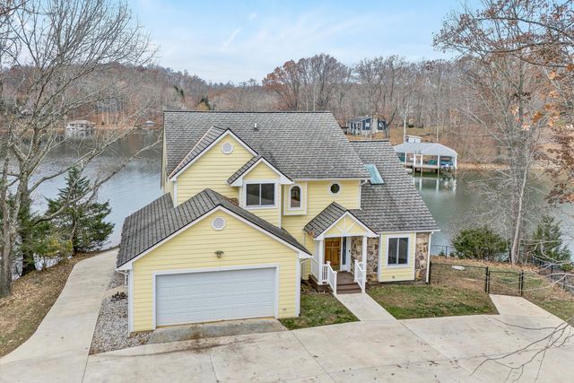 218 Twin Chimneys DR, Wirtz, VA 24184