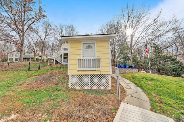 218 Twin Chimneys DR, Wirtz, VA 24184