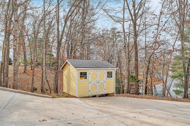 218 Twin Chimneys DR, Wirtz, VA 24184