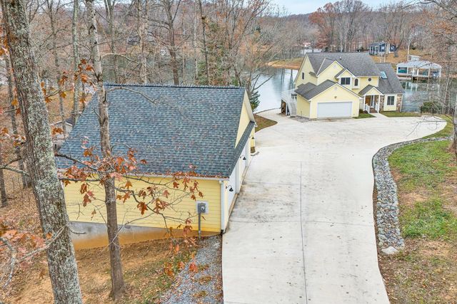 218 Twin Chimneys DR, Wirtz, VA 24184