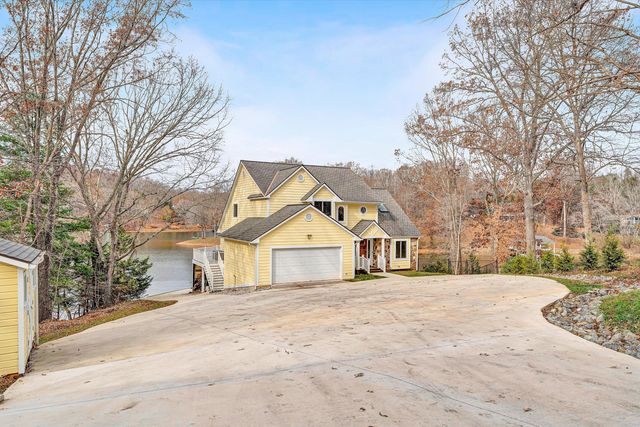 218 Twin Chimneys DR, Wirtz, VA 24184