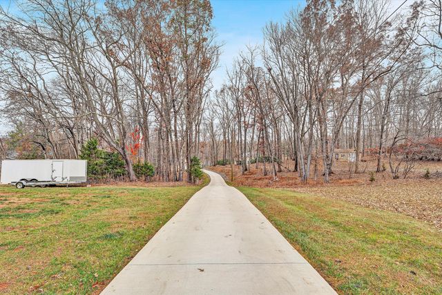 218 Twin Chimneys DR, Wirtz, VA 24184