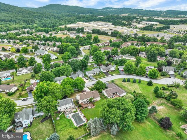 110 CATHERINE CT, Lewisberry, PA 17339
