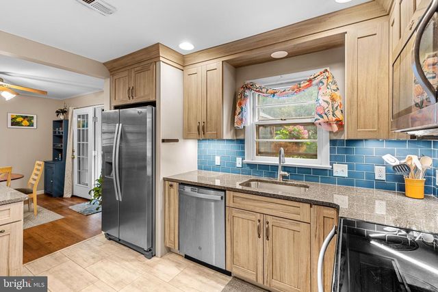 2545 GOLDEN DR, East Petersburg, PA 17520