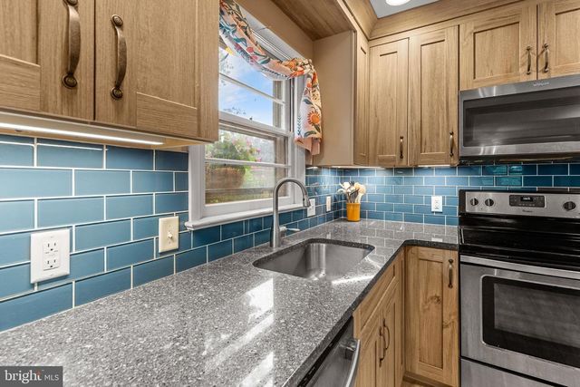 2545 GOLDEN DR, East Petersburg, PA 17520