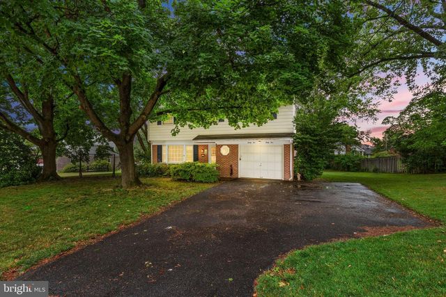2545 GOLDEN DR, East Petersburg, PA 17520