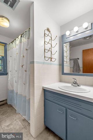 2545 GOLDEN DR, East Petersburg, PA 17520