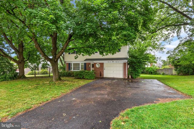 2545 GOLDEN DR, East Petersburg, PA 17520