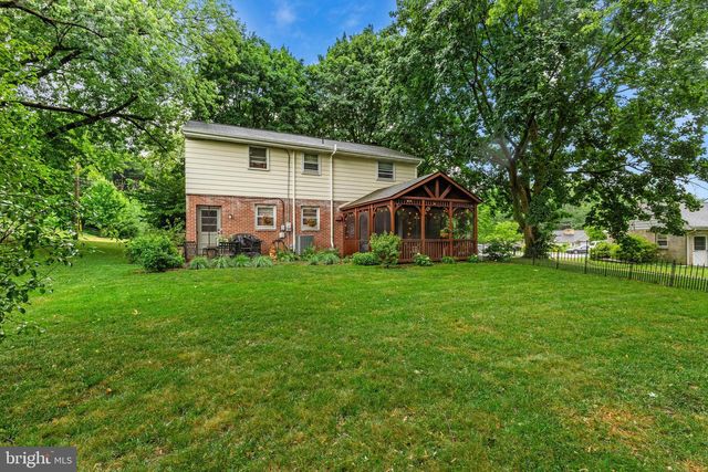2545 GOLDEN DR, East Petersburg, PA 17520