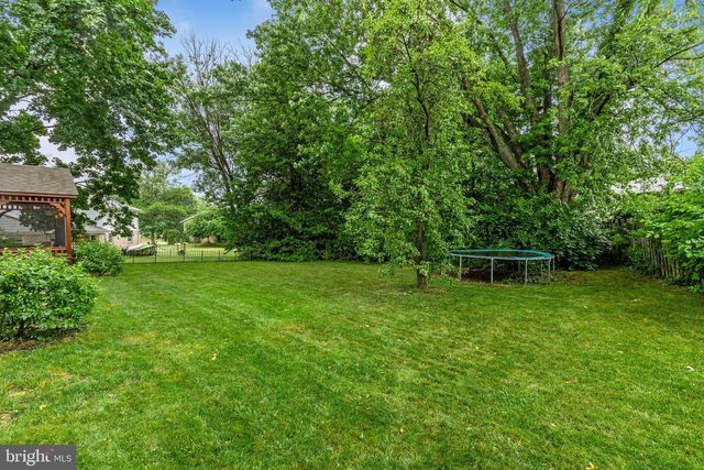 2545 GOLDEN DR, East Petersburg, PA 17520