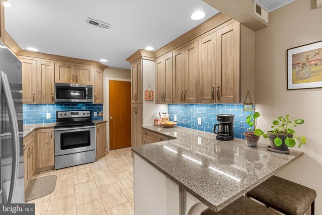 2545 GOLDEN DR, East Petersburg, PA 17520