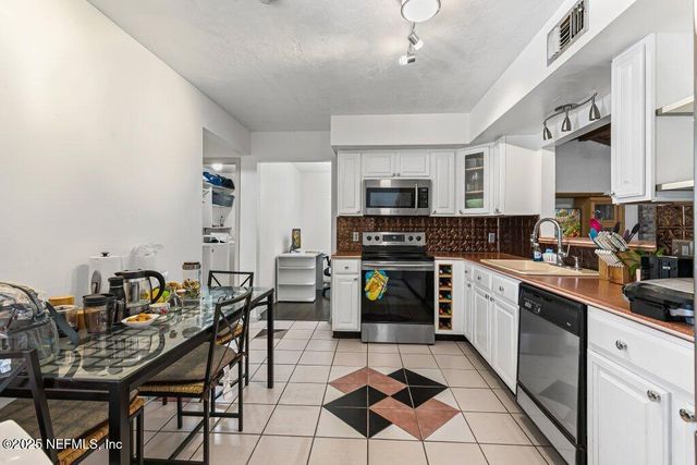 11155 WINDY OAKS Drive N, Jacksonville, FL 32225