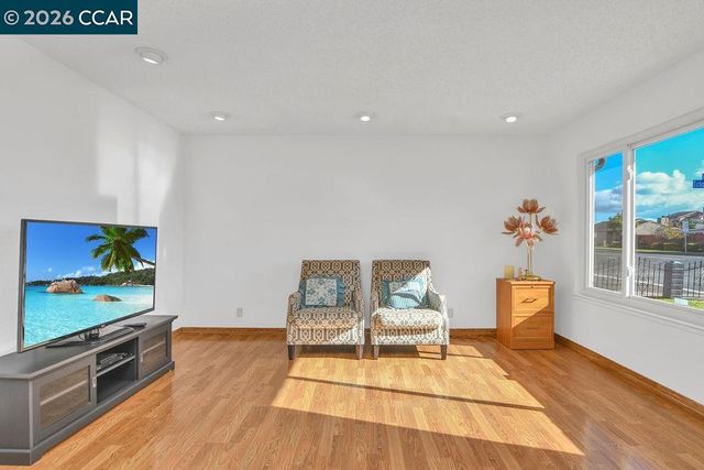 316 Meadows Dr, Vallejo, CA 94589