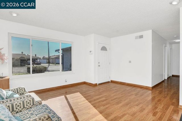 316 Meadows Dr, Vallejo, CA 94589