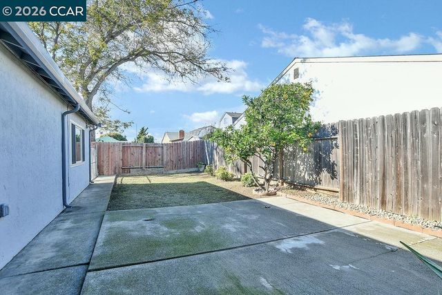 316 Meadows Dr, Vallejo, CA 94589