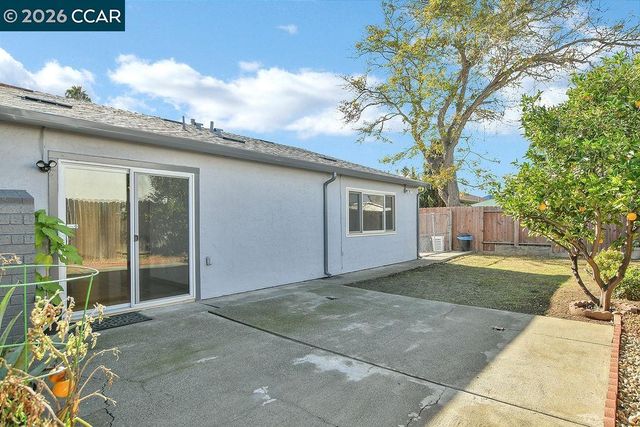 316 Meadows Dr, Vallejo, CA 94589