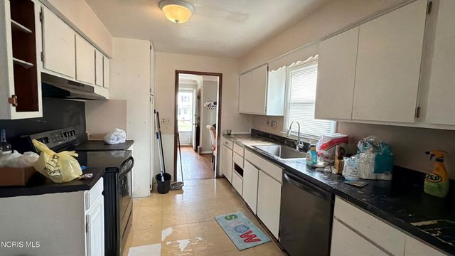 142 Van Buren Avenue, Toledo, OH 43605