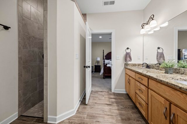 295 CHEROKEE CIR, Oakland, TN 38060