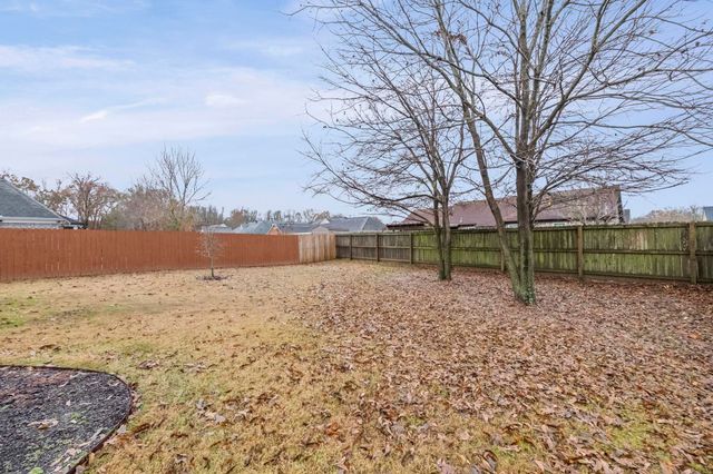 295 CHEROKEE CIR, Oakland, TN 38060