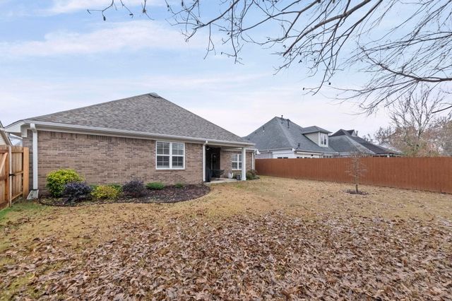 295 CHEROKEE CIR, Oakland, TN 38060