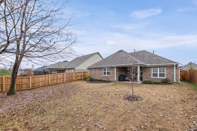 295 CHEROKEE CIR, Oakland, TN 38060