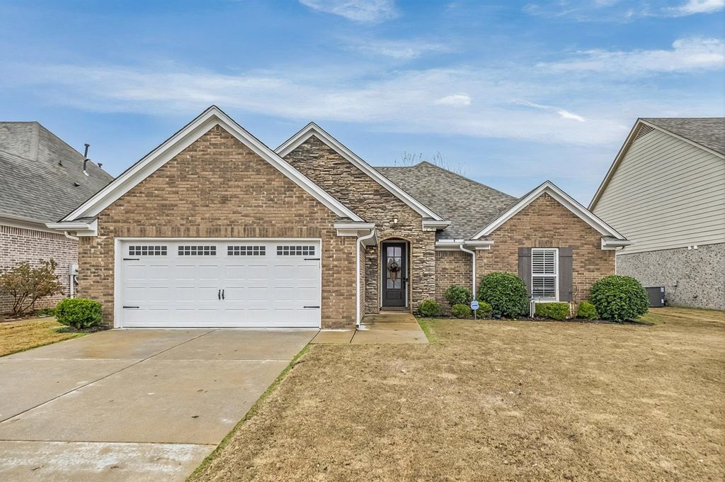 295 CHEROKEE CIR, Oakland, TN 38060