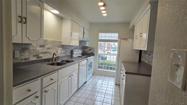 2039 Winrock Boulevard 158, Houston, TX 77057