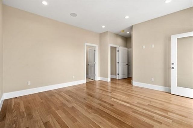 729-731 E 5th St, Boston, MA 02127