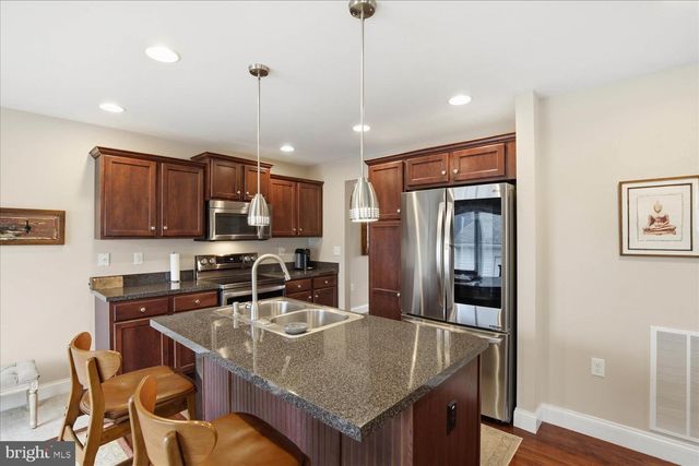 301 HAYLEY ALY, Mount Joy, PA 17552