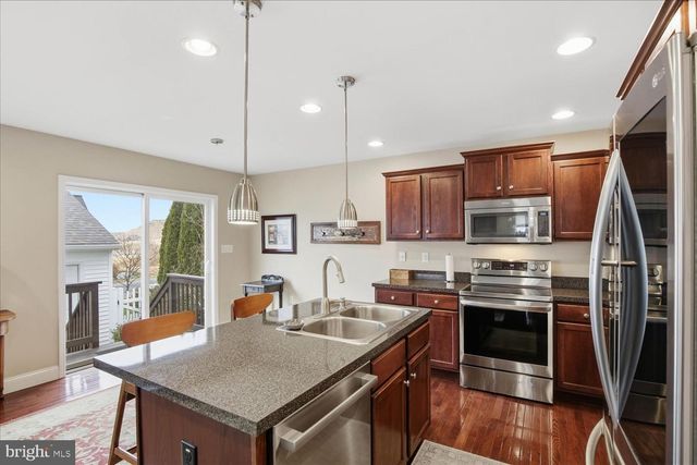 301 HAYLEY ALY, Mount Joy, PA 17552