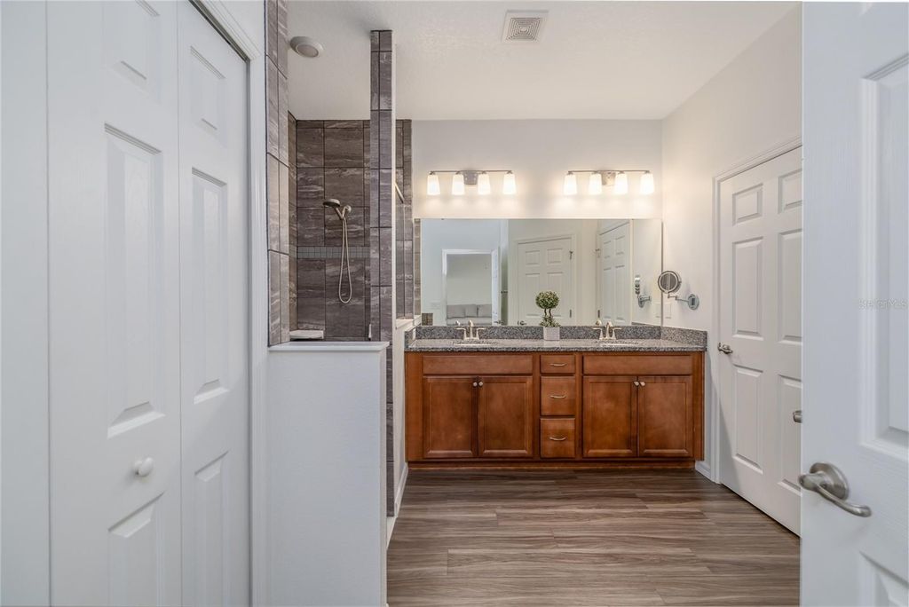 Image 18 of property listing at 18 OAKLEAF WAY, Palm Coast, FL 32137