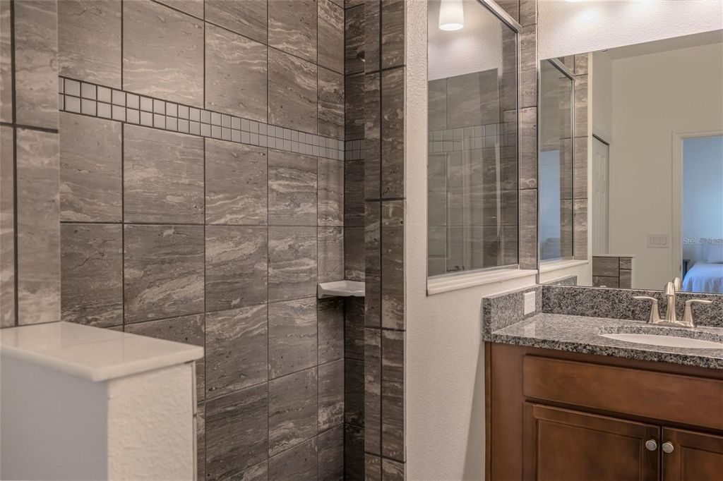 Image 19 of property listing at 18 OAKLEAF WAY, Palm Coast, FL 32137