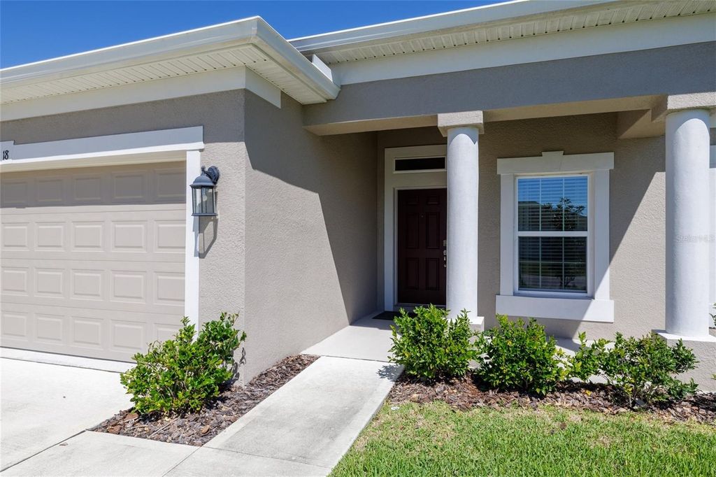 Image 3 of property listing at 18 OAKLEAF WAY, Palm Coast, FL 32137