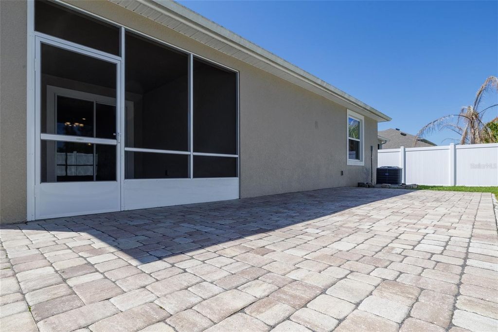 Image 34 of property listing at 18 OAKLEAF WAY, Palm Coast, FL 32137