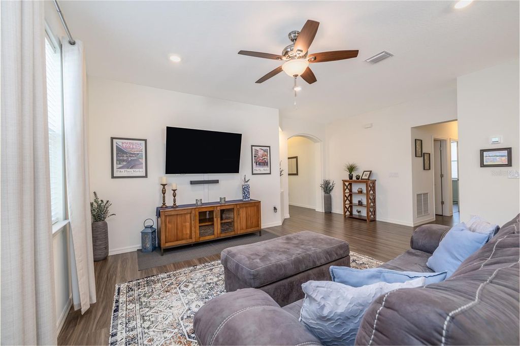 Image 6 of property listing at 18 OAKLEAF WAY, Palm Coast, FL 32137