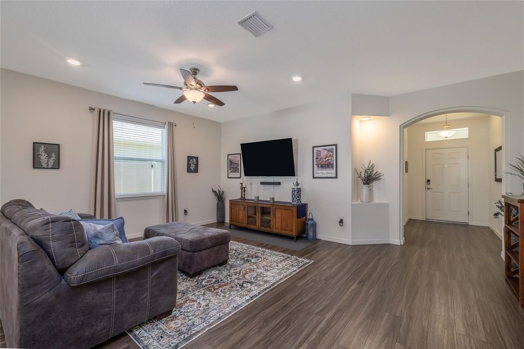 Image 7 of property listing at 18 OAKLEAF WAY, Palm Coast, FL 32137