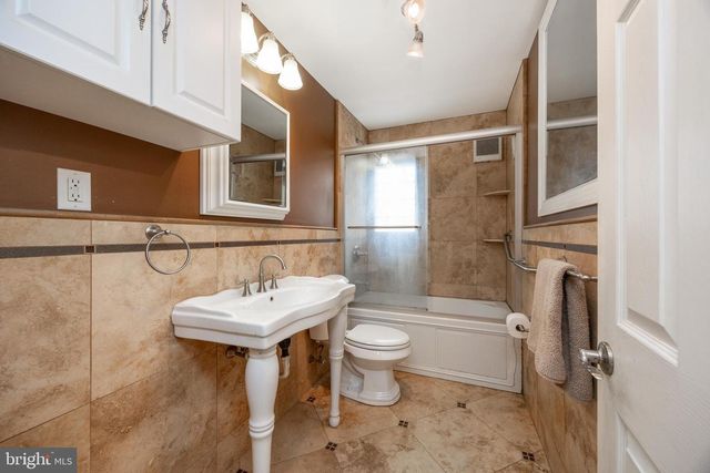 8101 DOUGLAS RD, Glenside, PA 19038