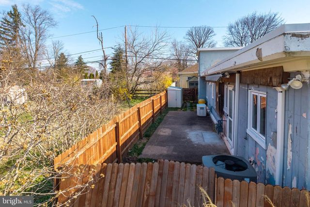 8101 DOUGLAS RD, Glenside, PA 19038