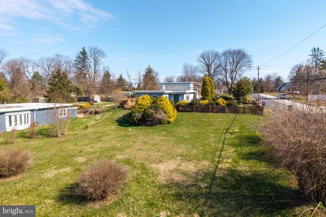 8101 DOUGLAS RD, Glenside, PA 19038