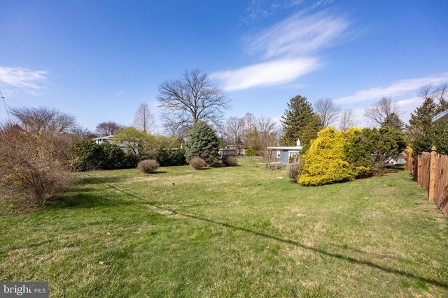 8101 DOUGLAS RD, Glenside, PA 19038